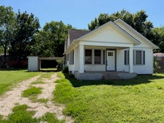 312 Small Street, Bowie, TX 76230