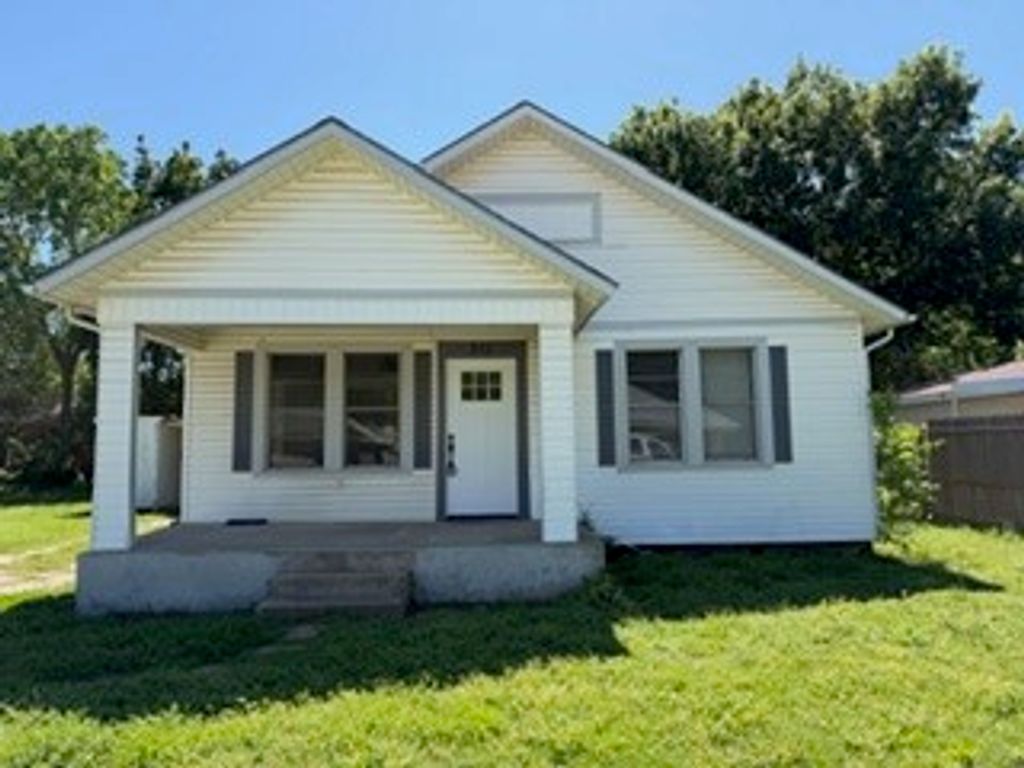 312 Small Street, Bowie, TX 76230