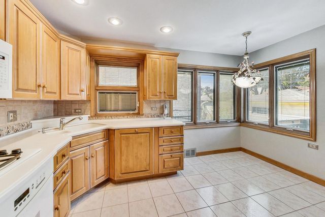 5644 N Meade Avenue 1, Chicago, IL 60646