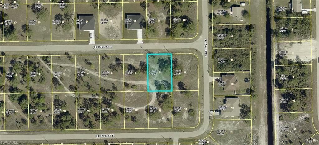 1120 Ectone ST E, LEHIGH ACRES, FL 33974 — exterior