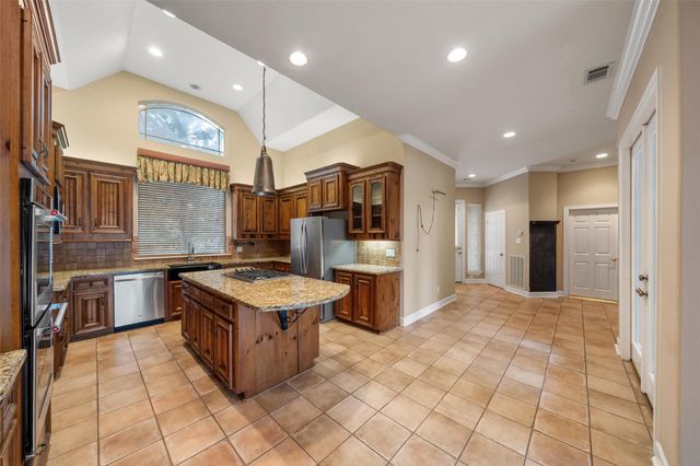 21 Wedgewood Drive W, Montgomery, TX 77356