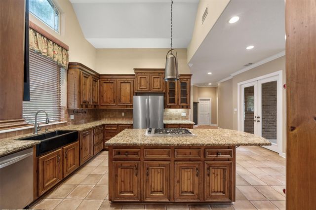 21 Wedgewood Drive W, Montgomery, TX 77356
