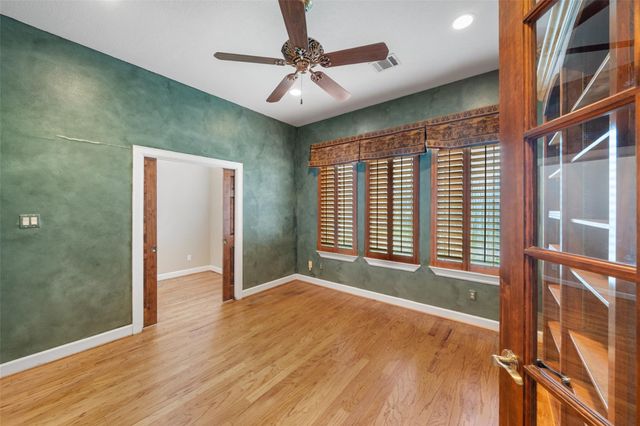 21 Wedgewood Drive W, Montgomery, TX 77356