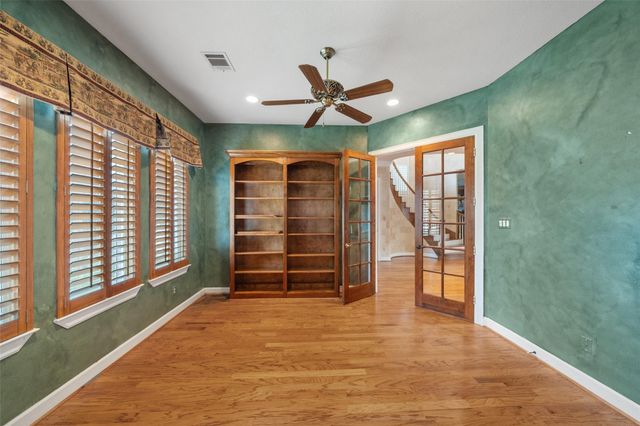 21 Wedgewood Drive W, Montgomery, TX 77356