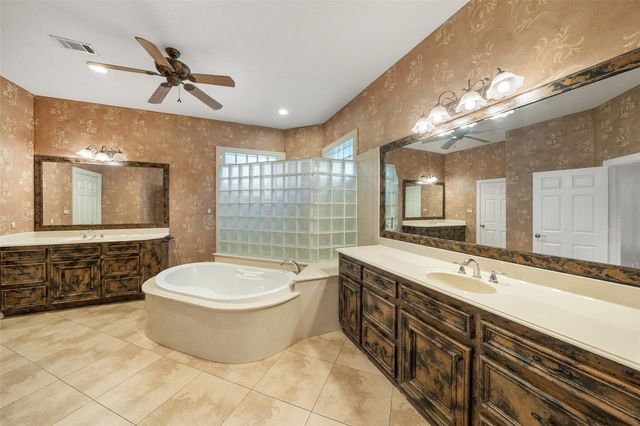 21 Wedgewood Drive W, Montgomery, TX 77356