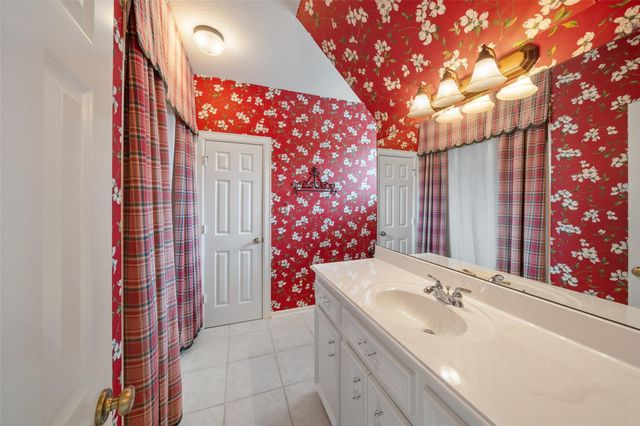 21 Wedgewood Drive W, Montgomery, TX 77356