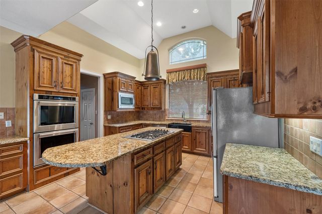 21 Wedgewood Drive W, Montgomery, TX 77356