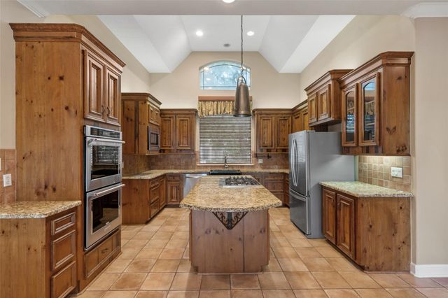 21 Wedgewood Drive W, Montgomery, TX 77356