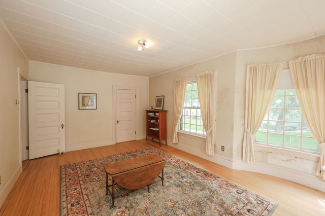 27 Eastman Street, Nashua, NH 03060