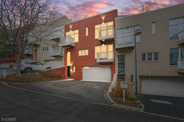 9 Vela Way, Edgewater Boro, NJ 07020