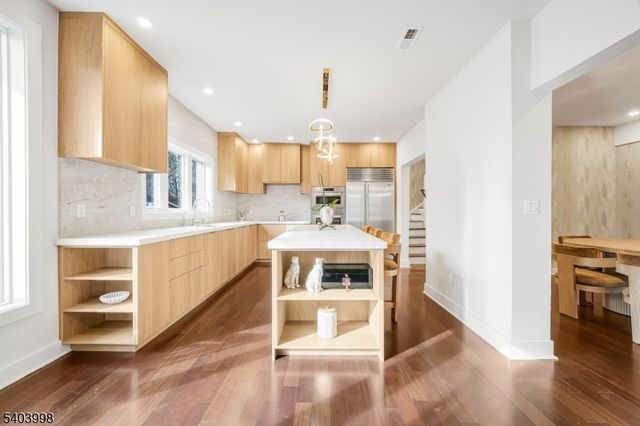 9 Vela Way, Edgewater Boro, NJ 07020