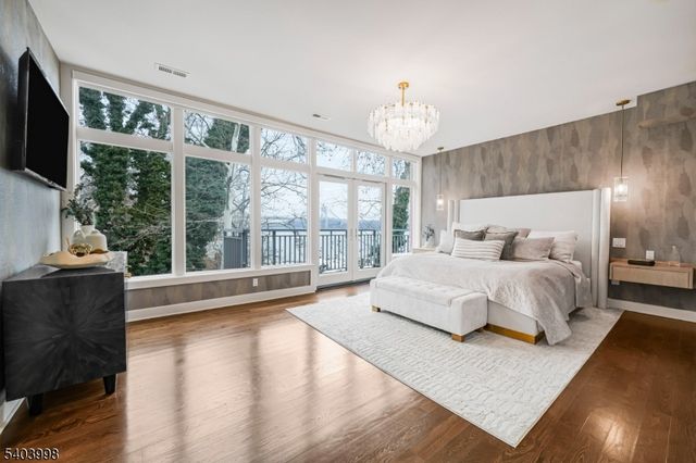 9 Vela Way, Edgewater Boro, NJ 07020