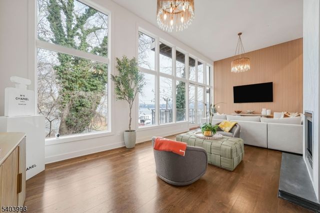 9 Vela Way, Edgewater Boro, NJ 07020