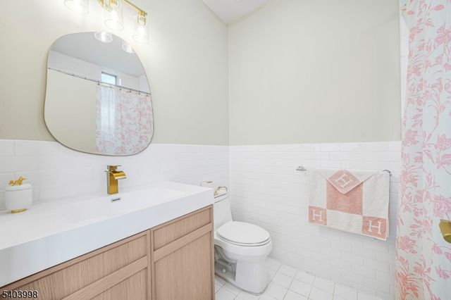 9 Vela Way, Edgewater Boro, NJ 07020