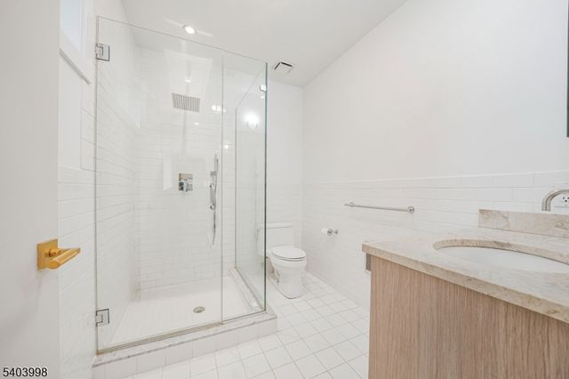 9 Vela Way, Edgewater Boro, NJ 07020