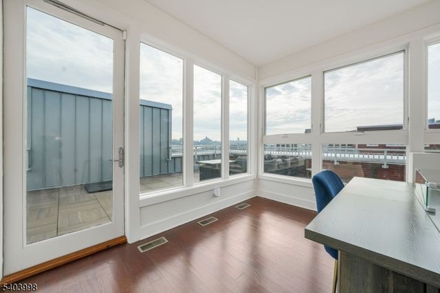 9 Vela Way, Edgewater Boro, NJ 07020