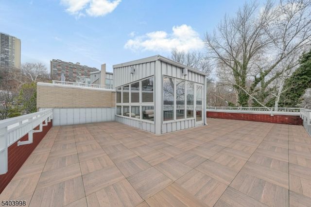 9 Vela Way, Edgewater Boro, NJ 07020