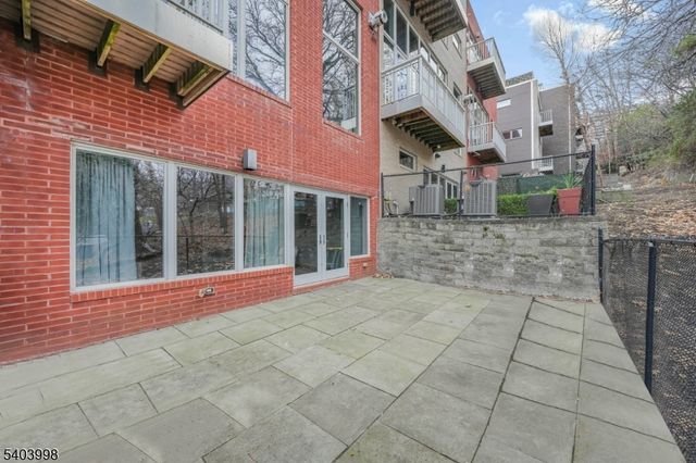 9 Vela Way, Edgewater Boro, NJ 07020