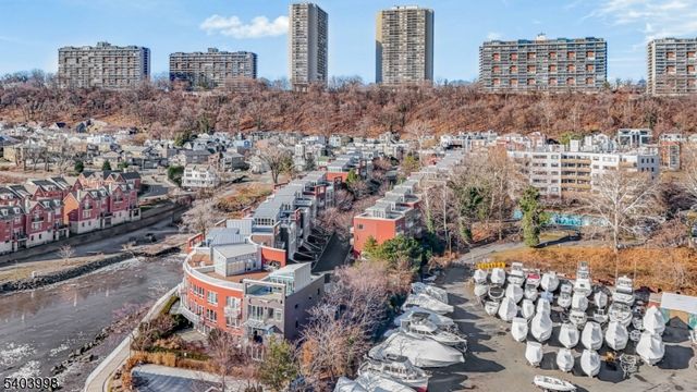 9 Vela Way, Edgewater Boro, NJ 07020