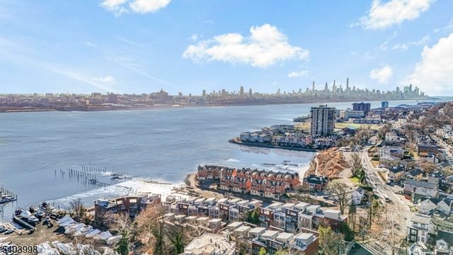 9 Vela Way, Edgewater Boro, NJ 07020