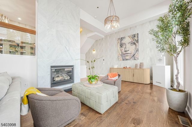 9 Vela Way, Edgewater Boro, NJ 07020