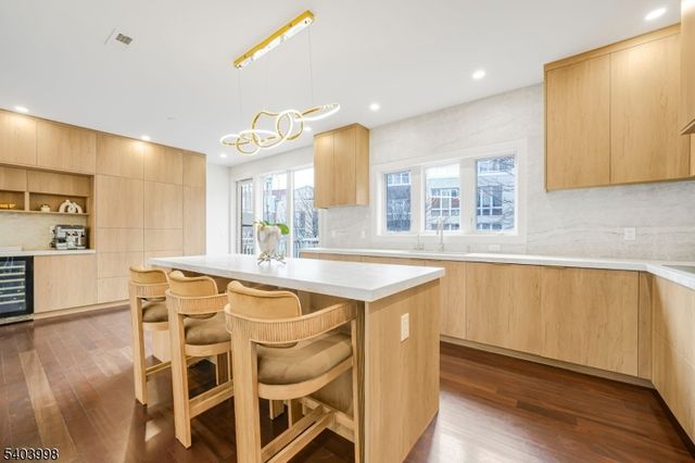 9 Vela Way, Edgewater Boro, NJ 07020