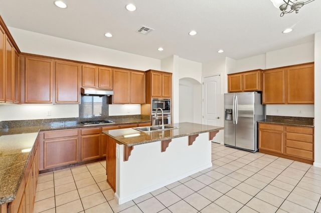 5816 Da Vinci Way, Sacramento, CA 95835