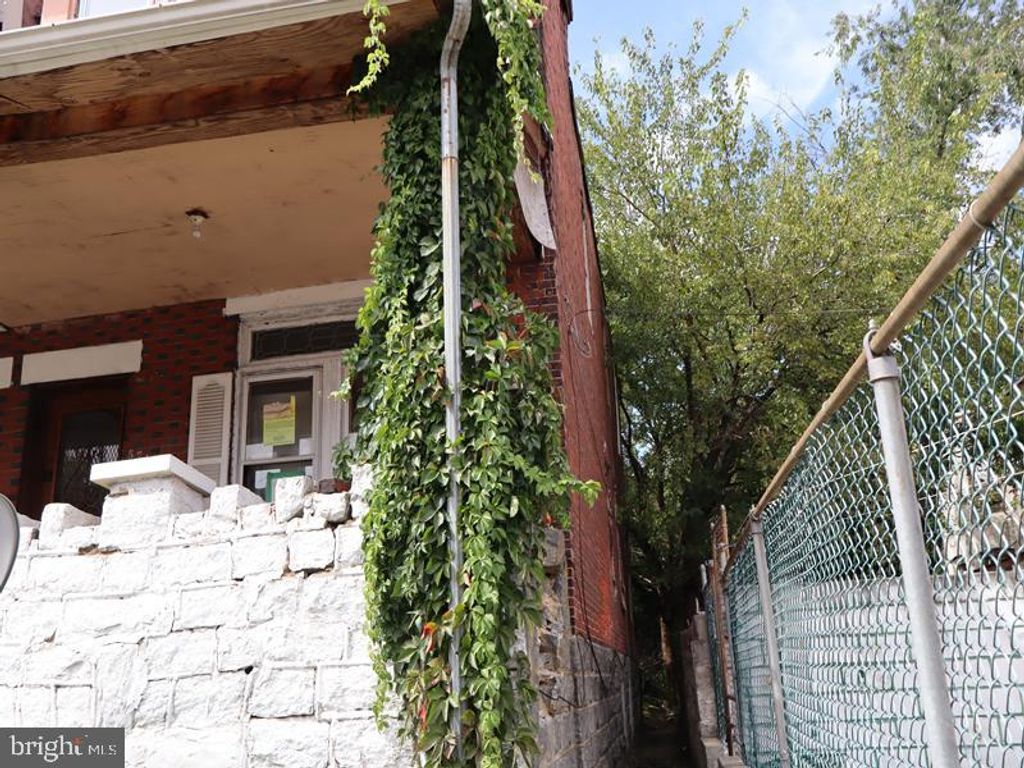 5711 BROOMALL ST, Philadelphia, PA 19143 — photo 2