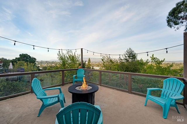 12 Haven Dr, Petaluma, CA 94952