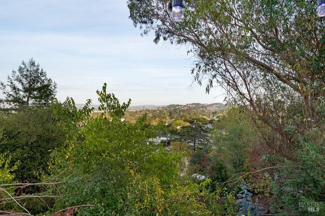 12 Haven Dr, Petaluma, CA 94952