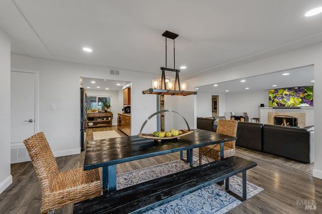 12 Haven Dr, Petaluma, CA 94952