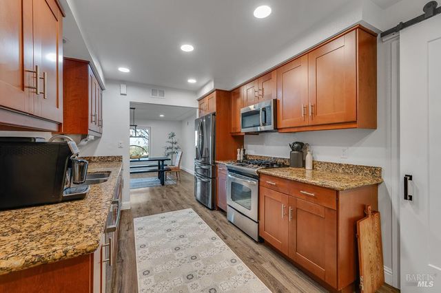 12 Haven Dr, Petaluma, CA 94952