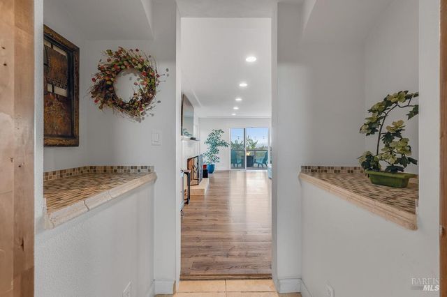 12 Haven Dr, Petaluma, CA 94952