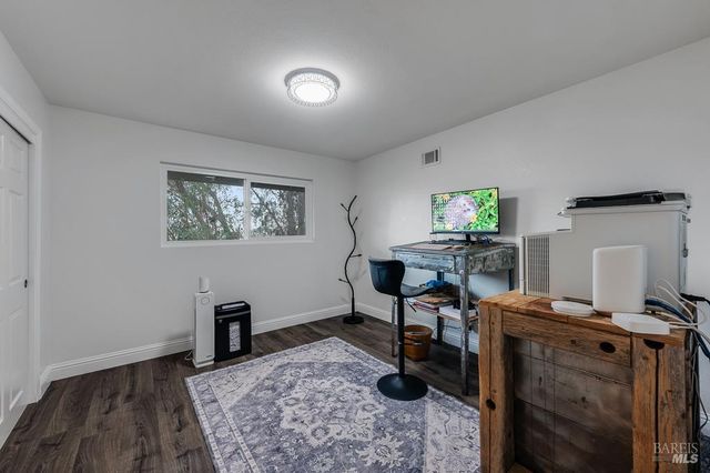 12 Haven Dr, Petaluma, CA 94952