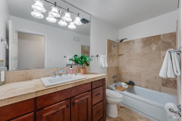 12 Haven Dr, Petaluma, CA 94952