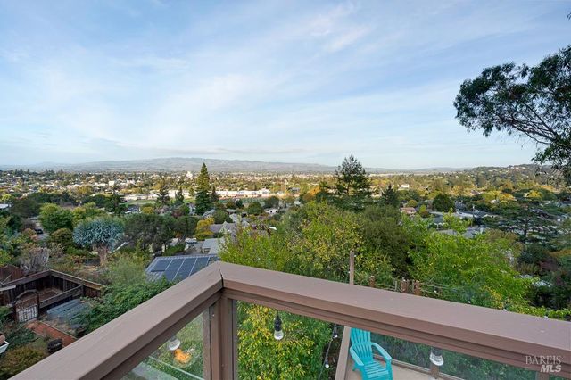 12 Haven Dr, Petaluma, CA 94952