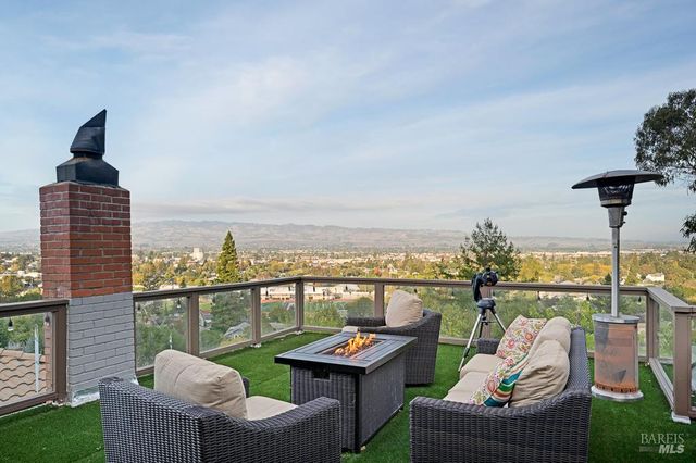 12 Haven Dr, Petaluma, CA 94952