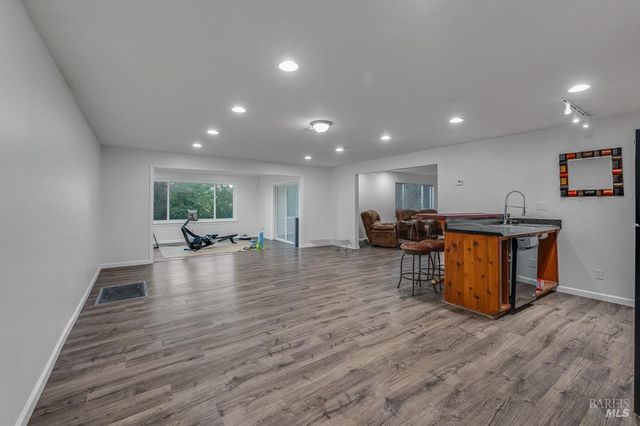 12 Haven Dr, Petaluma, CA 94952