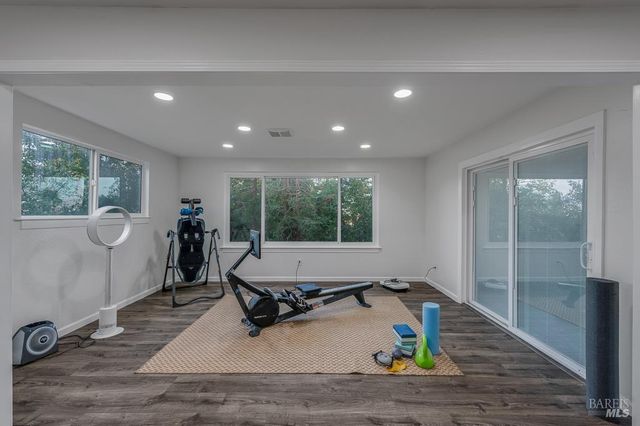 12 Haven Dr, Petaluma, CA 94952