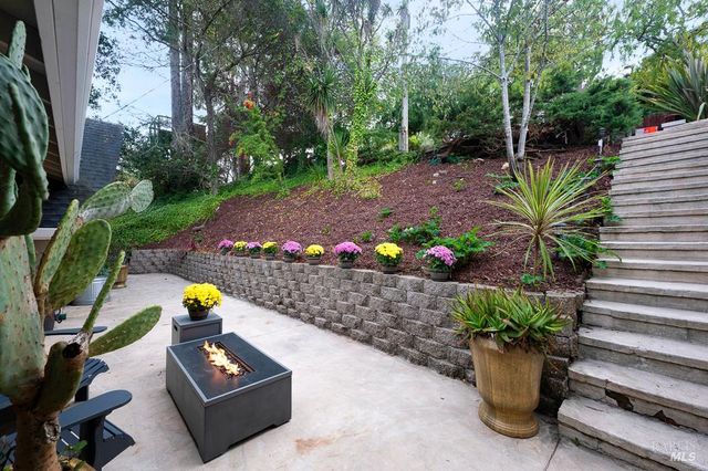 12 Haven Dr, Petaluma, CA 94952