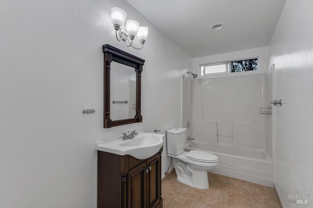 12 Haven Dr, Petaluma, CA 94952