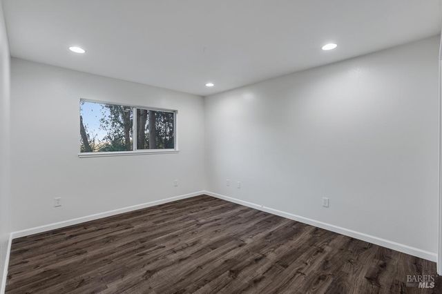 12 Haven Dr, Petaluma, CA 94952