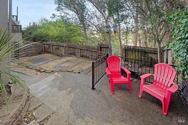 12 Haven Dr, Petaluma, CA 94952