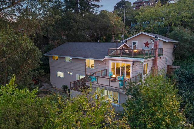 12 Haven Dr, Petaluma, CA 94952