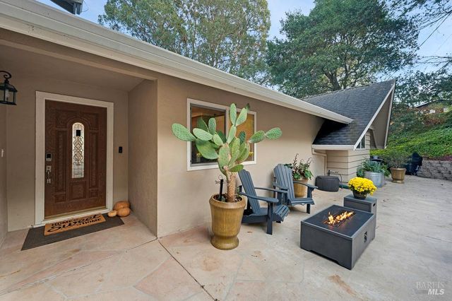 12 Haven Dr, Petaluma, CA 94952