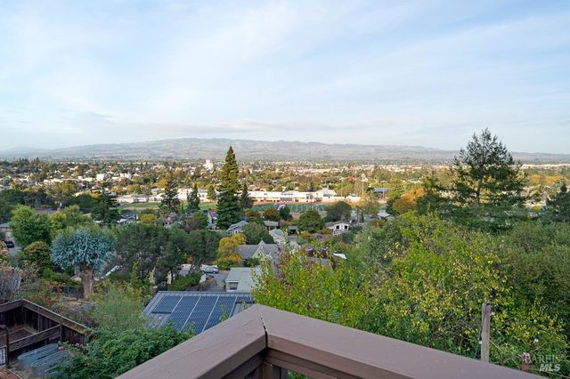 12 Haven Dr, Petaluma, CA 94952