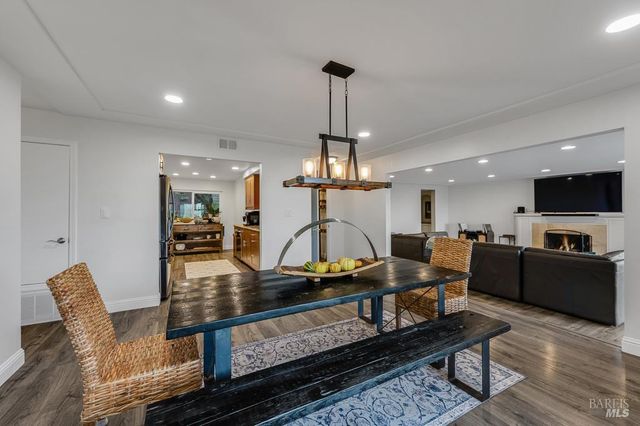 12 Haven Dr, Petaluma, CA 94952