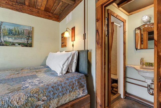 57 Tweed River Drive, Pittsfield, VT 05762