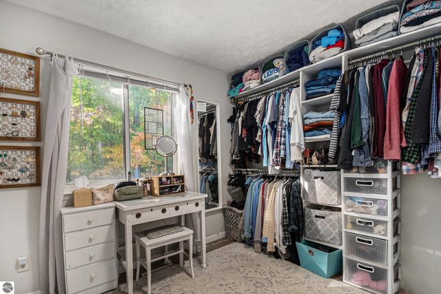 5636 Ellendale Drive, Lansing, MI 48911