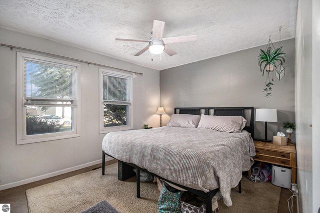 5636 Ellendale Drive, Lansing, MI 48911